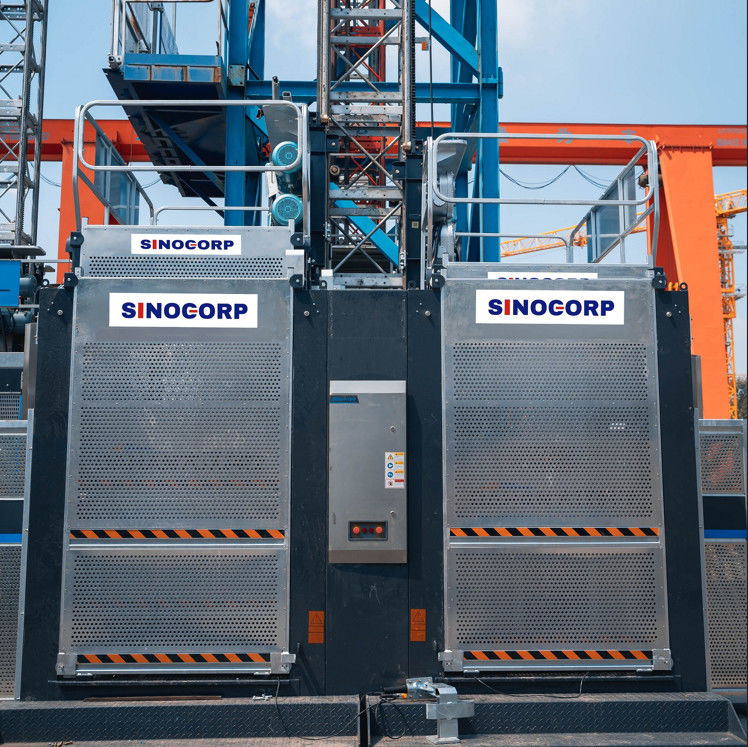 SC200 Cabina doppia Elevatore di sollevamento edilizio 2000 * 2 kg Capacità di carico nominale