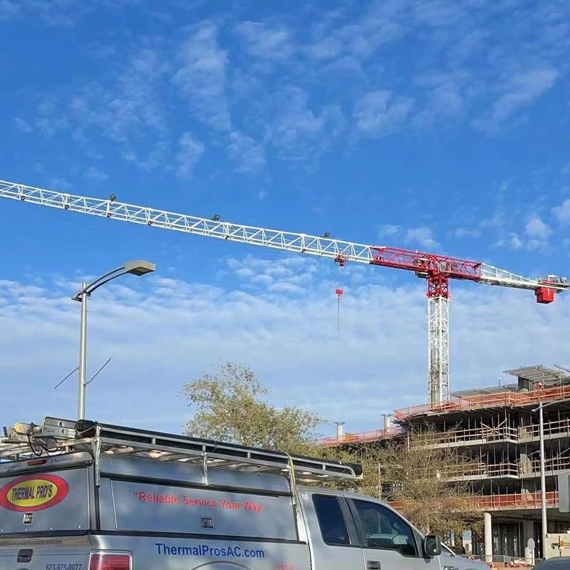 200m Flat Top Tower Crane 2.5 tonnellate di carico di punta e 10 tonnellate di carico massimo
